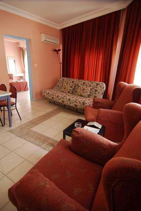Akdeniz Apart Hotel Кушадасъ Екстериор снимка