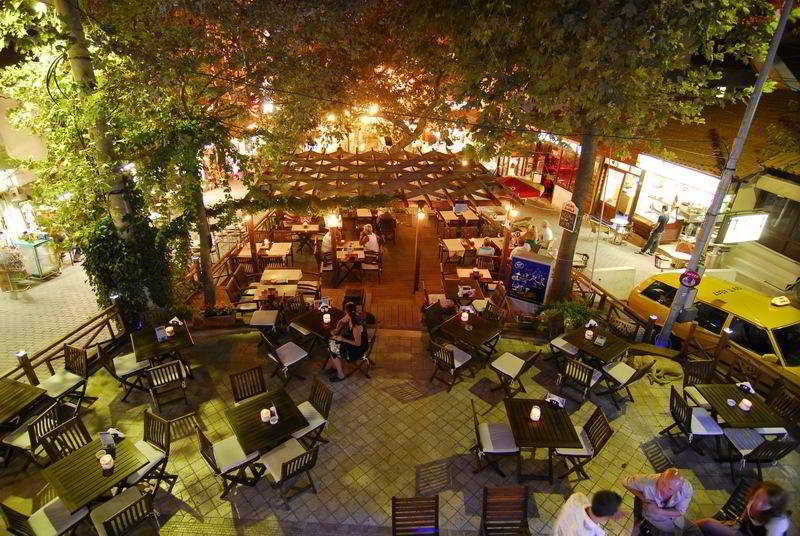 Akdeniz Apart Hotel Кушадасъ Екстериор снимка