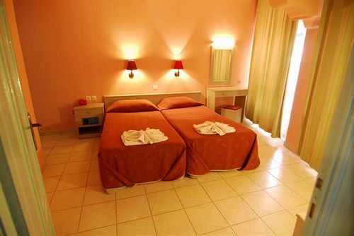 Akdeniz Apart Hotel Кушадасъ Екстериор снимка
