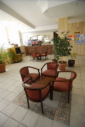 Akdeniz Apart Hotel Кушадасъ Екстериор снимка